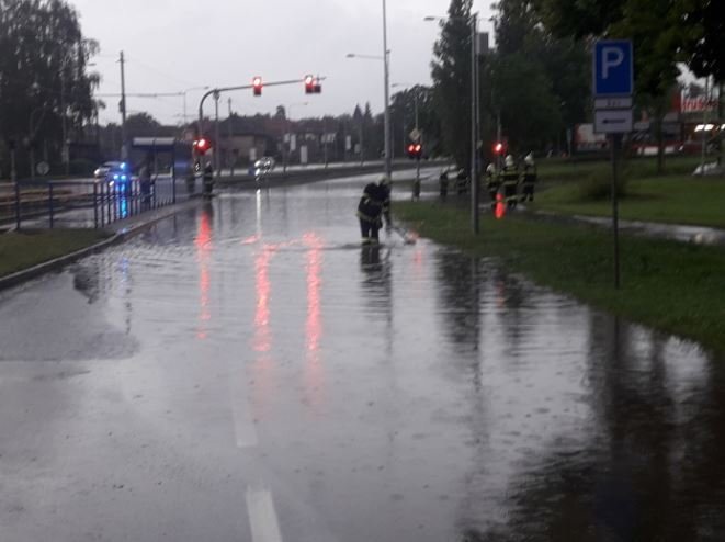 Hasiči v Moravskoslezském kraji se opět potýkají s následky silných dešťů a bouřek (19.6.2020)