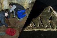 Senzace v Moravském krasu: Archeologové našli záhadné pravěké destičky staré 50 tisíc let