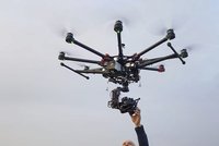 Zloději udeřili v Moravském krasu: Ukradli techniku včetně dronu za statisíce korun