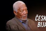 Distingovaný gentleman Morgan Freeman si plní sny o létání