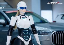 Chery už prodává humanoida. Prsatá blondýna s velkým zadkem vám vybere auto