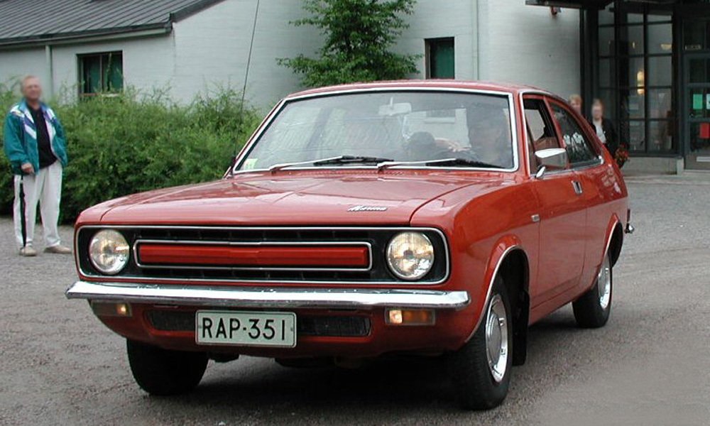 Kupé Morris Marina mělo po faceliftu novou přední masku s černou mřížkou a úzkým plechovým dílem v barvě vozu umístěným mezi světlomety.