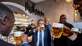 Mosambický prezident Filipe Nyusi v Brně: Ochutnal i místní pivo (8.8.2023)