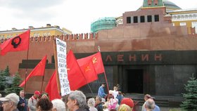 Ruští komunisté u Leninova mauzolea (2009).