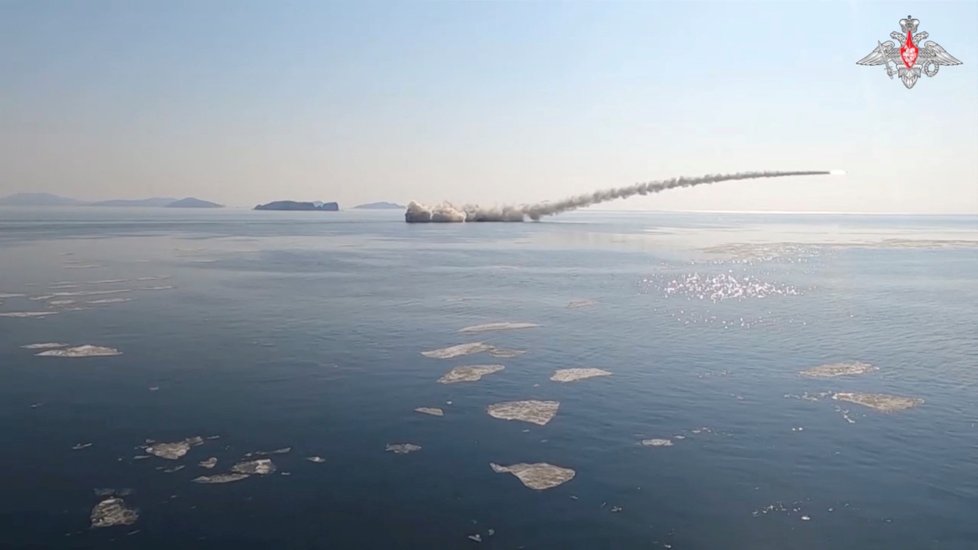Zkouška ruské protilodní střely Moskit v Japonském moři.