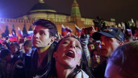 Na Rudém náměstí v Moskvě se po ceremoniálu v Kremlu, při němž byly podepsány dekrety o anexi čtyř ukrajinských území, konala velkolepá show, které se zúčastnil jak prezident Putin, tak proruští vůdci anektovaných území.