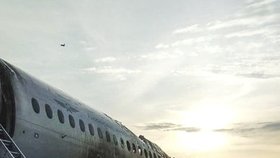 Tragická nehoda letadla Suchoj Superjet 100 na moskevském letišti si vyžádala 41 obětí.