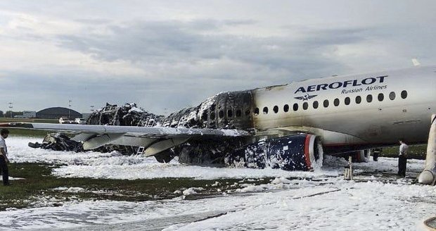 Dohra ohnivého pekla v Moskvě s 41 mrtvými: Aeroflot ruší lety suchojů