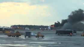 Na letišti v Moskvě došlo k požáru.