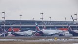 Letecké problémy kvůli válce: Západní aerolinky hledají nové trasy, ruské mají byznys v troskách