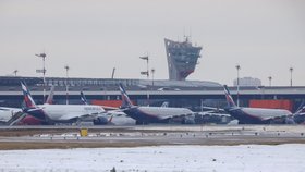 Zaparkovaná letadla Aeroflotu na moskevském letišti (březen 2022)