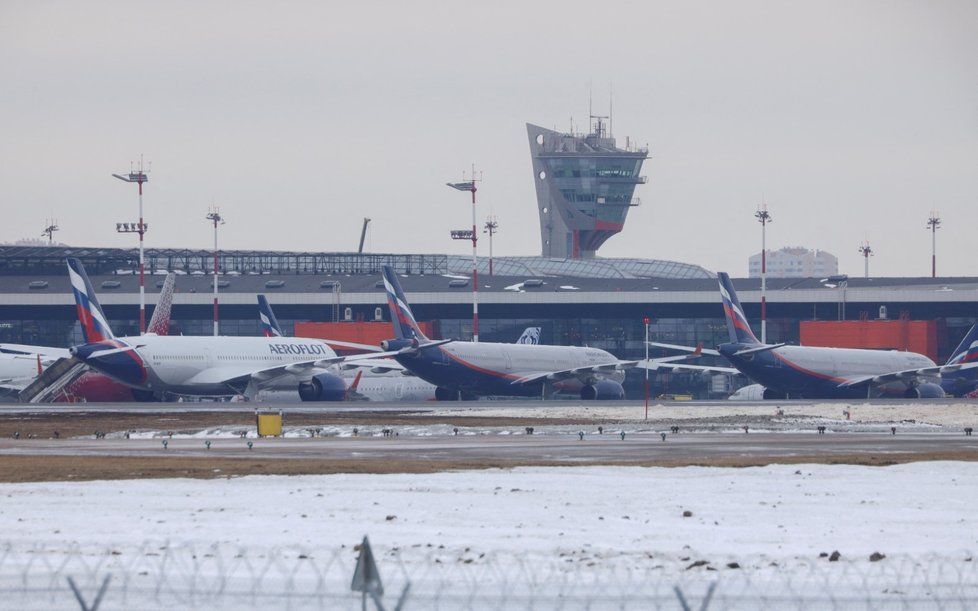 Zaparkovaná letadla Aeroflotu na moskevském letišti (březen 2022)