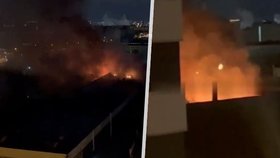 Rozsáhlou budovu v Moskvě zachvátil obří požár. Můžou se v ní nacházet lidé