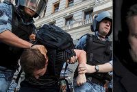 Putinův kritik Navalnyj je zas za mřížemi. Otrávili ho, myslí si lékařka