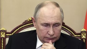 Putin je vyšinutý psychopat. Nechce si připustit stárnutí a nechává si píchat výplně, tvrdí expert