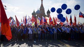 Na Rudém náměstí v Moskvě se sešlo přes 100 000 lidí na oslavu 1. máje