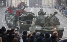 Moskva se připravuje na Den vítězství: Pochodovat budou i zajatci?
