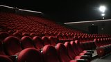 Polovině kin v Rusku hrozí zkrachování. Po sankcích a stopce od Hollywoodu nemají co promítat