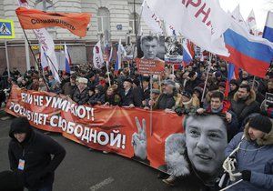 V centru Moskvy se sešlo 15 tisíc lidí, uctili památku zavražděného Němcova.