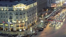 V apartmánu údajně tohoto luxusního moskevského hotelu si vzal bankéř život