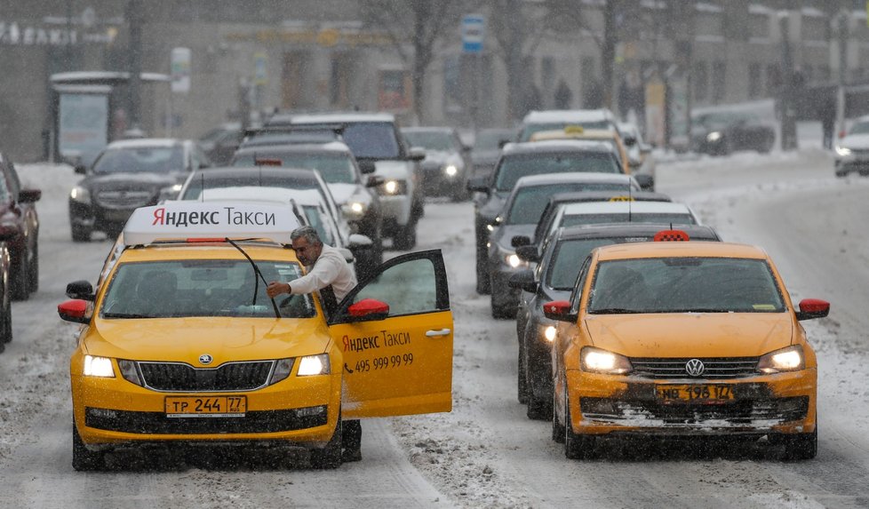 Sněhem zapadalo i ruské hlavní město Moskva
