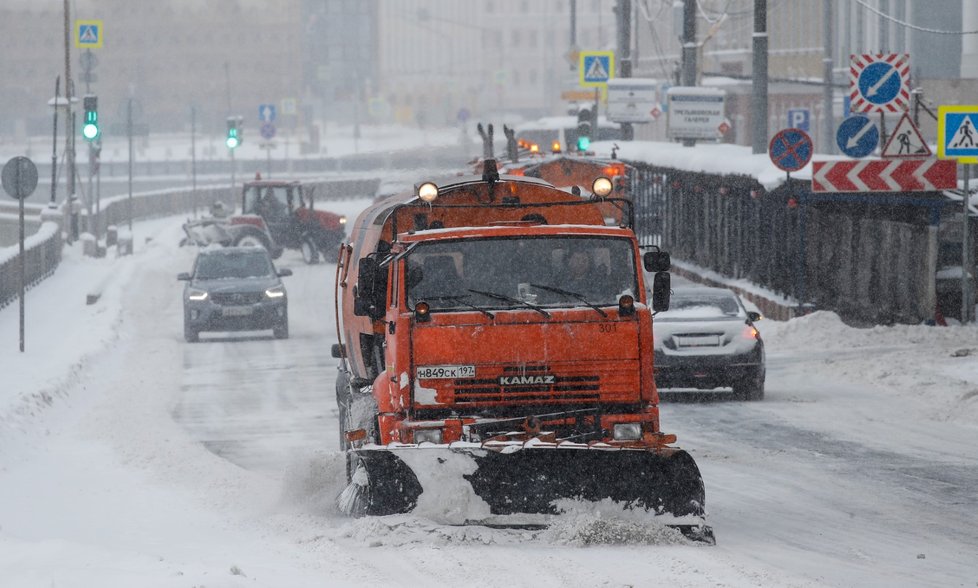 Sněhem zapadalo i ruské hlavní město Moskva