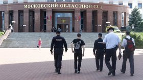 V budově moskevského soudu došlo k divoké přestřelce mezi vězni a policií