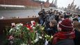 Moskvané kladou na místo vraždy Borise Němcova květiny