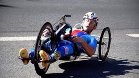 Tomáš Mošnička (56) je úspěšným sportovcem. Aktuálně září jako paracyklista na handbiku.