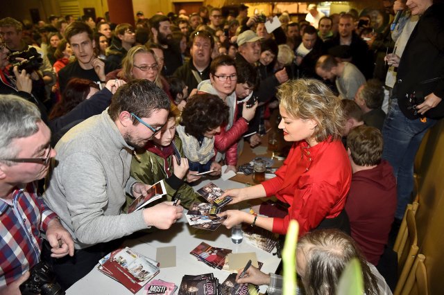 Autogramiáda seriálu MOST! v mostecké restauraci Severka