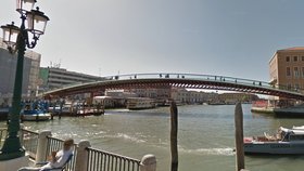 Most v Benátkách jménem Ponte della Constituzione od slavného architekta Santiaga Calatravy