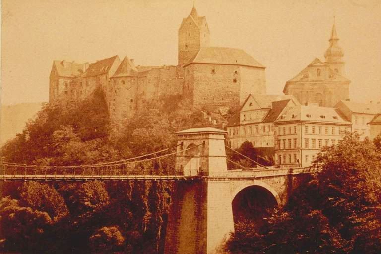 Dobová fotografie řetězového mostu císaře Ferdinanda v Lokti.