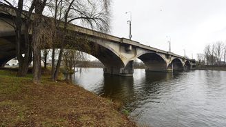 Praha uzavře klíčový Libeňský most. Je v havarijním stavu