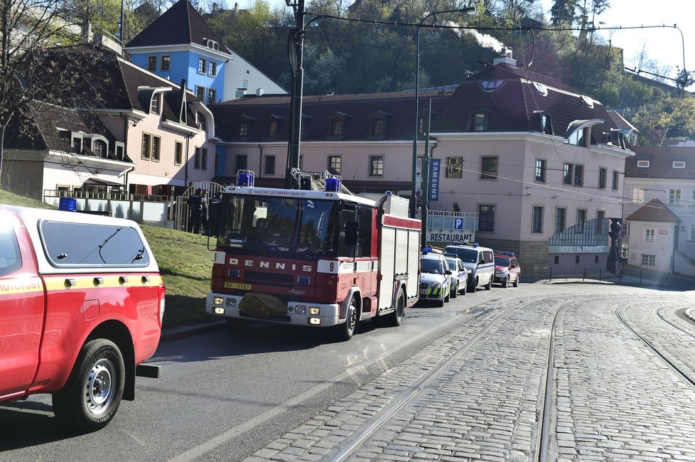 Hasiči přivolali statika.