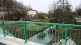 Boj o život v Kyjích: Muž spadl po krk do Rokytky, uvěznily ho kořeny a bahno!