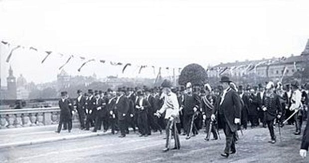 Slavnostní otevření nového mostu císařem Františkem Josefem I. dne 14. června 1901.