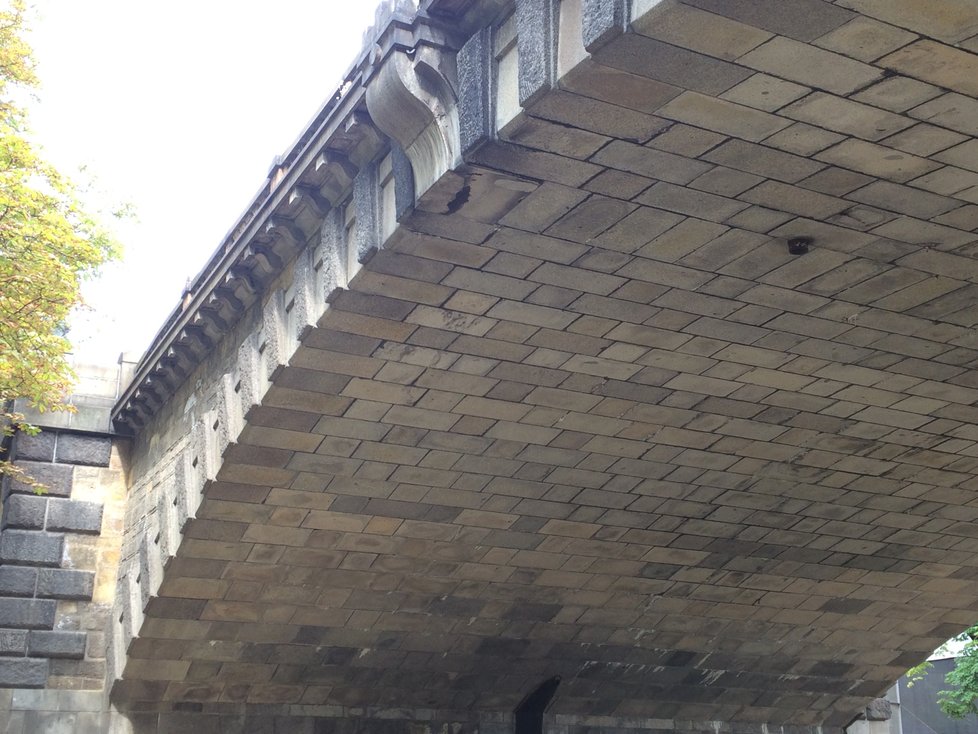 Odborníci zahájili průzkum mostu Legií, několikrát tu proto dojde k omezení dopravy.