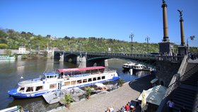 Místo turistické pasti kavárna pro Pražany? Město vybralo nového nájemce prostor na Dvořákově nábřeží