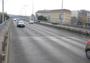 Přemostění magistrály přes Masarykovo nádraží.