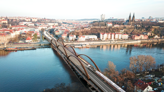 Most na Výtoni se má odstěhovat. Ministerstvo a Správa železnic trvají na jeho náhradě 