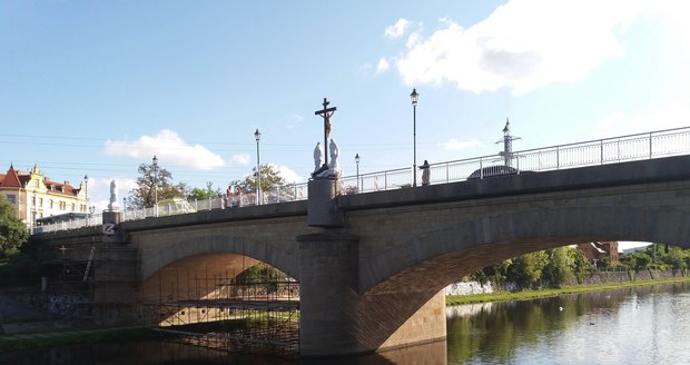 Plzeňský Rooseveltův most se opravuje.
