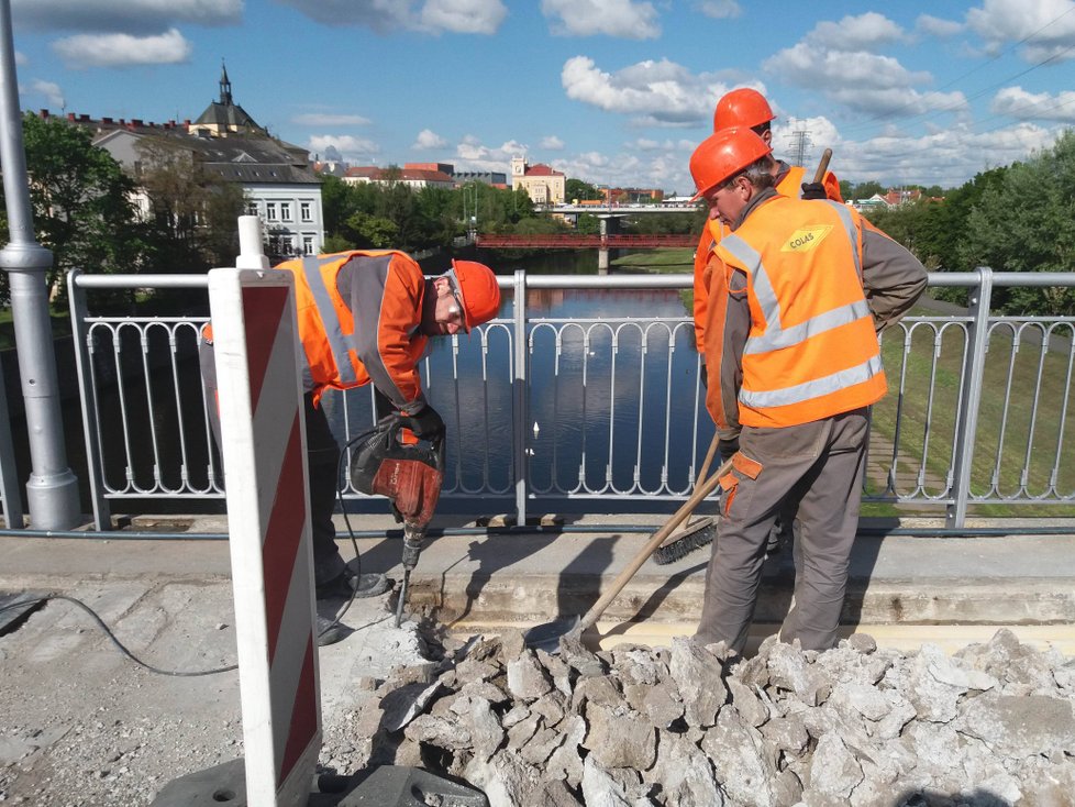 Plzeňský Rooseveltův most se opravuje.