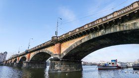 Diagnostika Palackého mostu v Praze omezí dopravu.