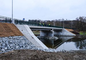 Kompletně opravený most v Plzni mezi Liticemi a Valchou.