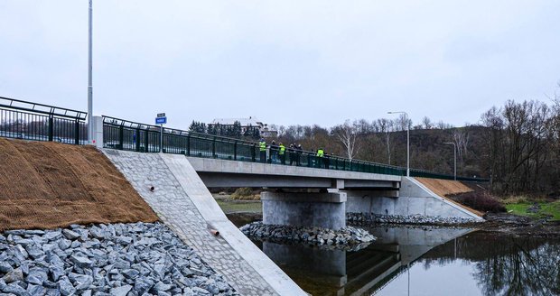 Kompletně opravený most v Plzni mezi Liticemi a Valchou.