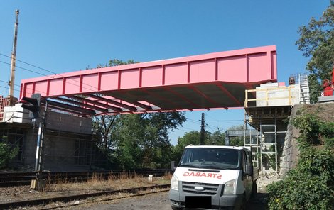 Nový most přes železniční trať v Přerově.