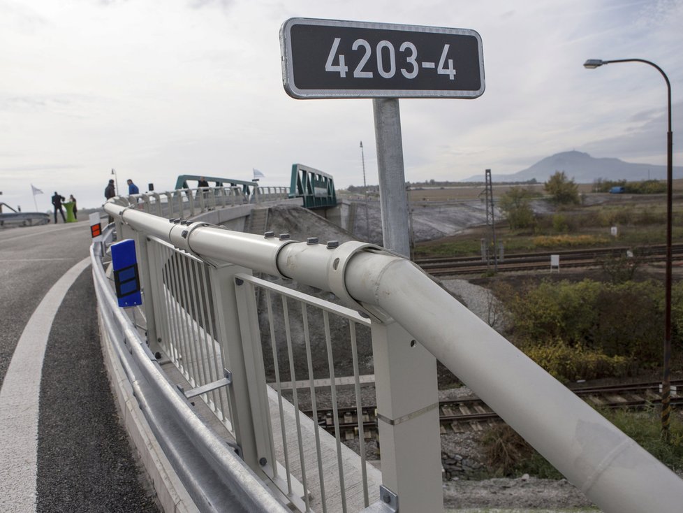 Jihomoravský kraj dnes otevřel dva mosty u Šakvic na Břeclavsku, práce na nich trvaly 14 měsíců, stály 120 milionů korun.