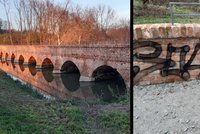 Posprejovaný 400 let starý most u Mikulova: Škodu za desítky tisíc udělala dívka!