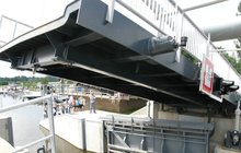 Unikát na Vltavě: Mají sklopný most!