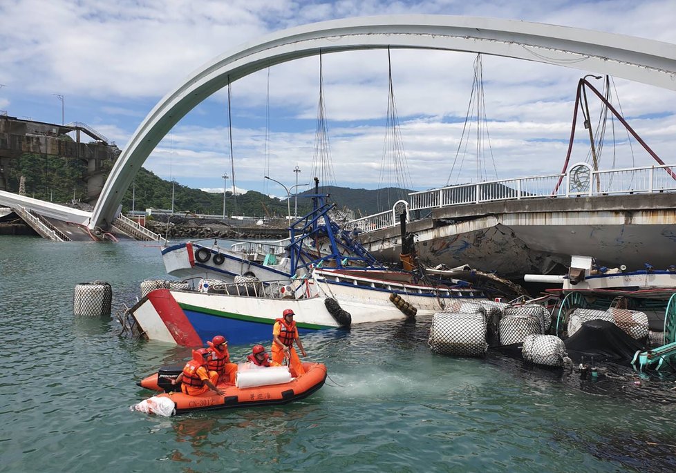 Zřícení mostu na Tchajvanu